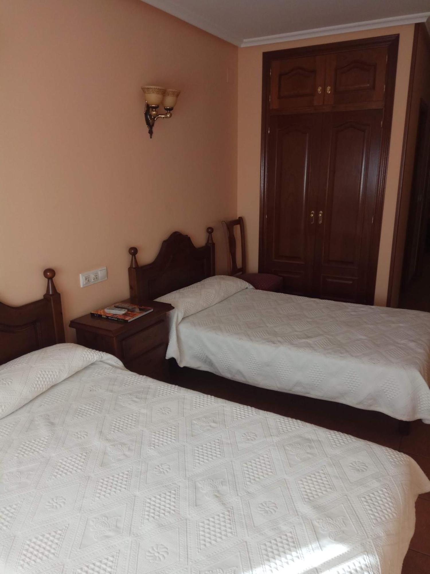 Hostal Restaurante Raton Паредес-де-Нава Экстерьер фото