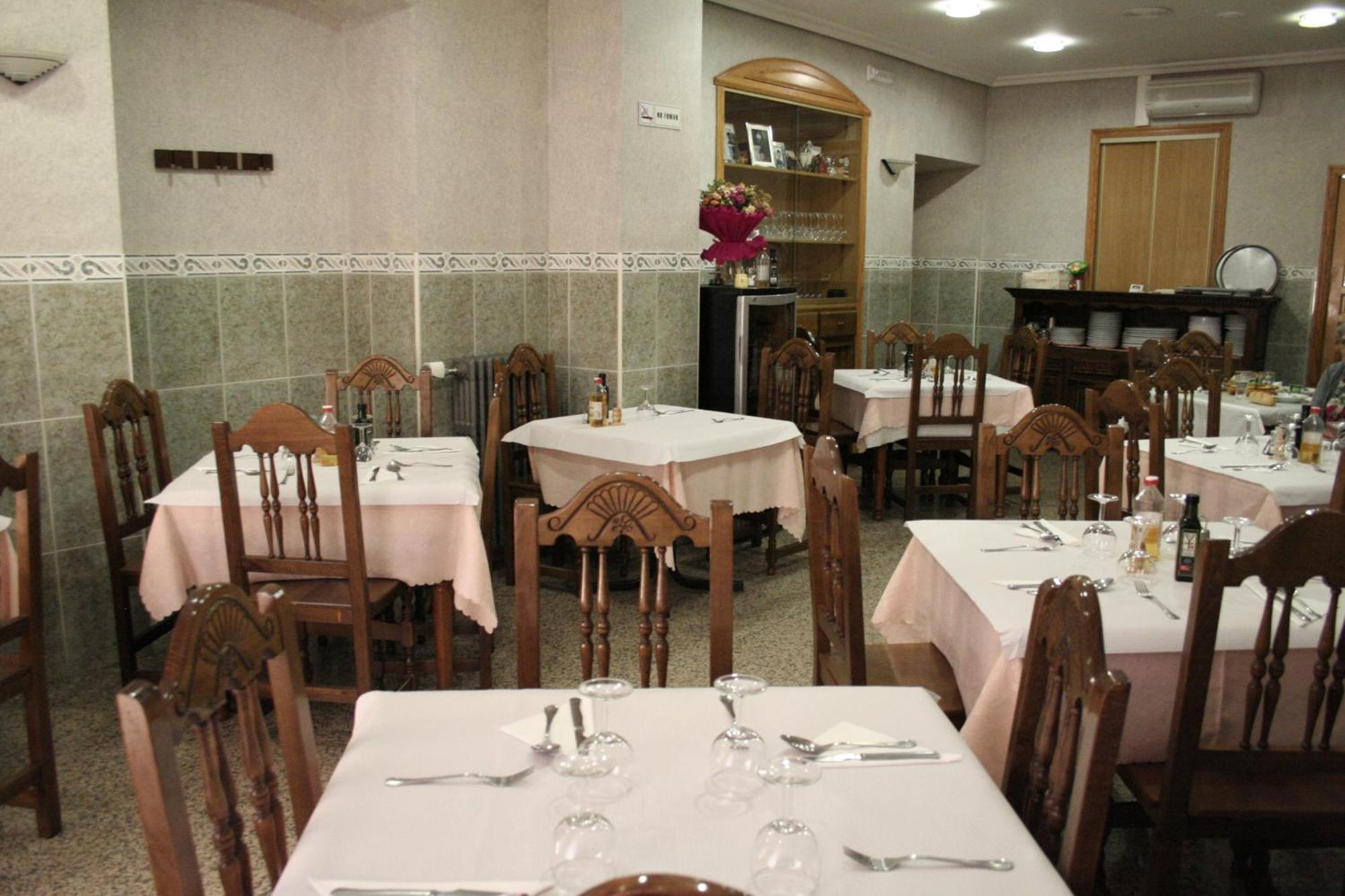 Hostal Restaurante Raton Паредес-де-Нава Экстерьер фото